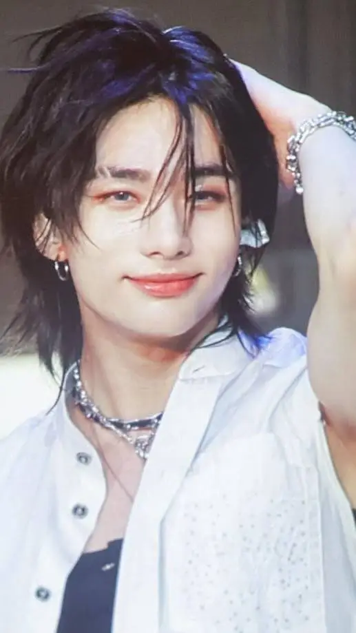 ai character: hyunjin background