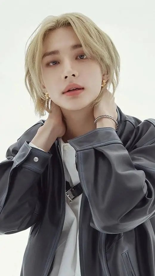 ai character: hyunjin background