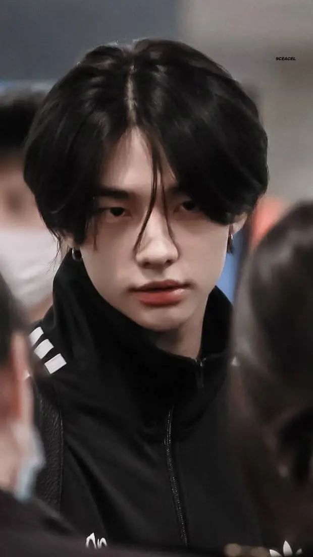 ai character: hyunjin background