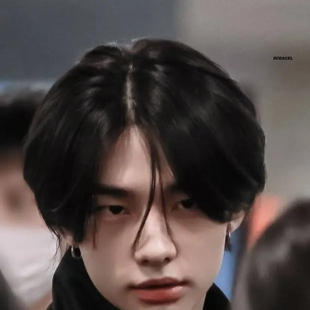 chat with ai character: hyunjin