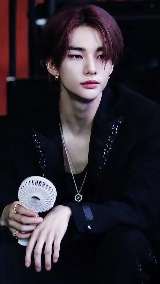 ai character: hyunjin background