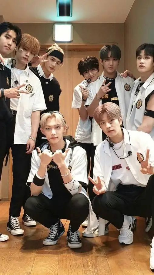 ai character: STRAY KIDS OFFICER background