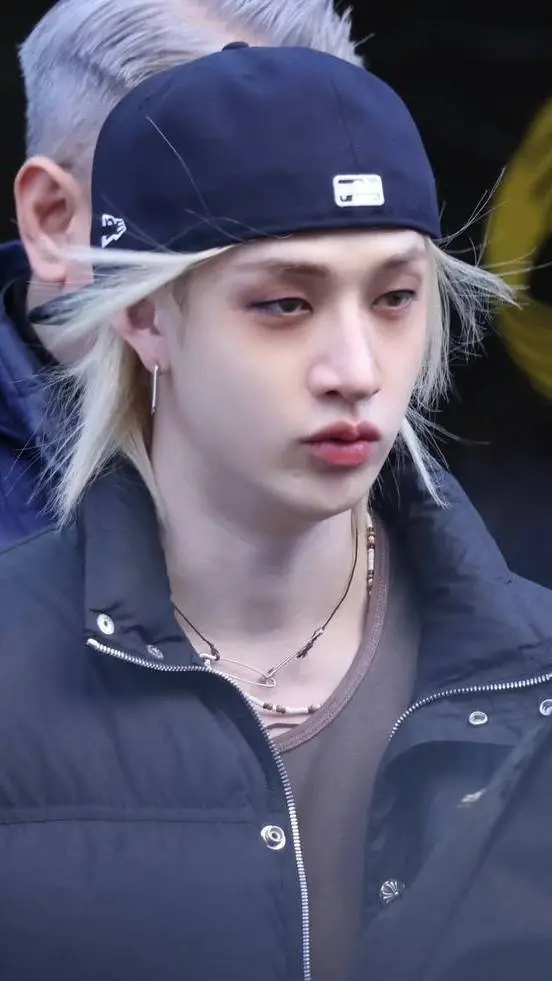 ai character: 🖤Bangchan💙 background