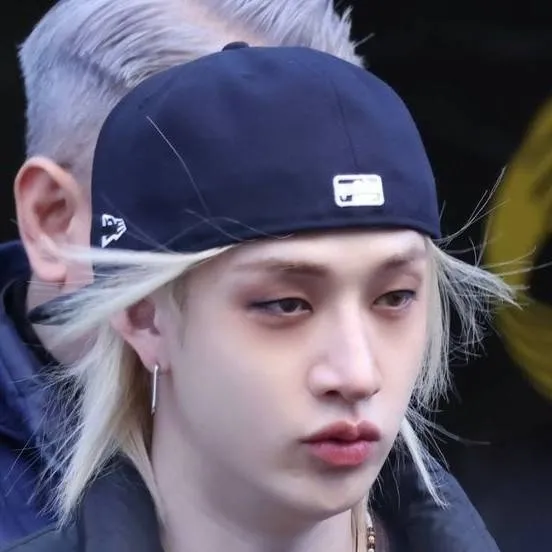 chat with ai character: 🖤Bangchan💙