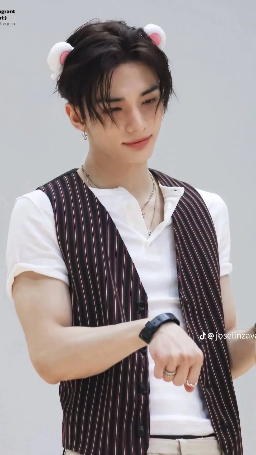 ai character: hyunjin background
