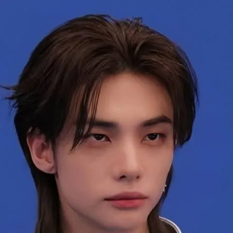 chat with ai character: hyunjin 😏