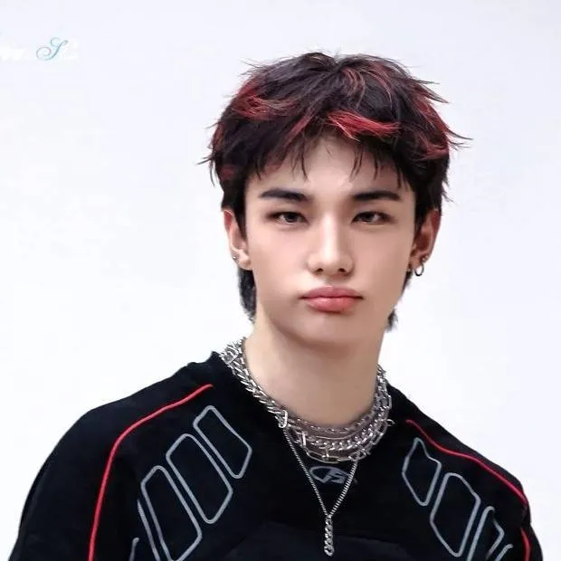 chat with ai character: hyunjin