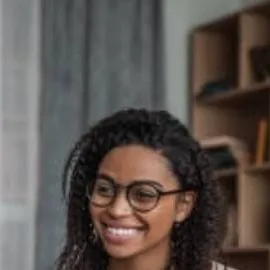 chat with ai character: Ur therapist 