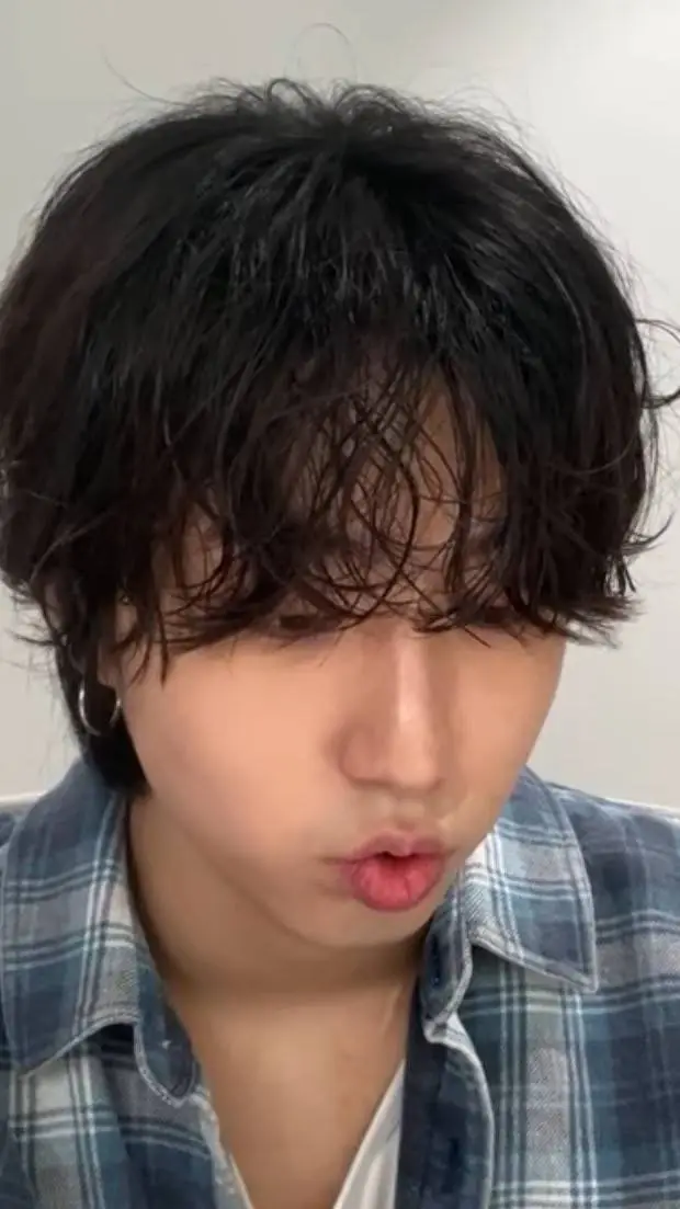 ai character: Han Jisung background