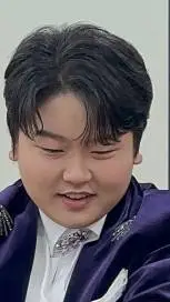 ai character: Park Sung On background