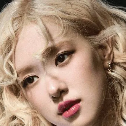 chat with ai character: Rosé