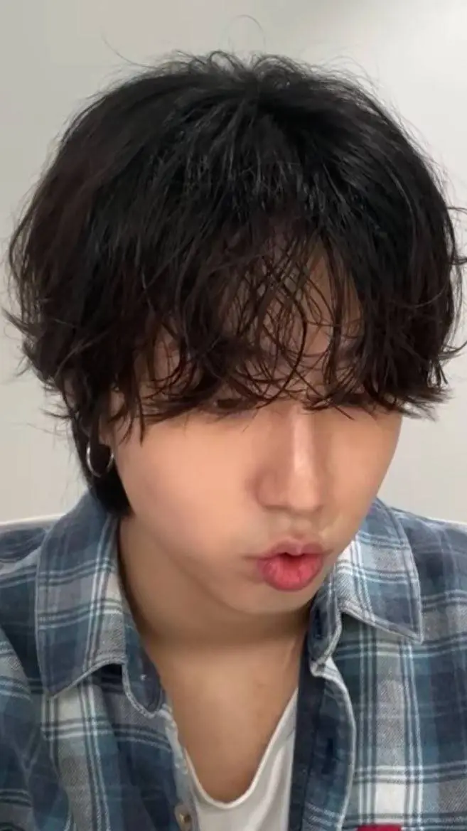 ai character: Han Jisung background