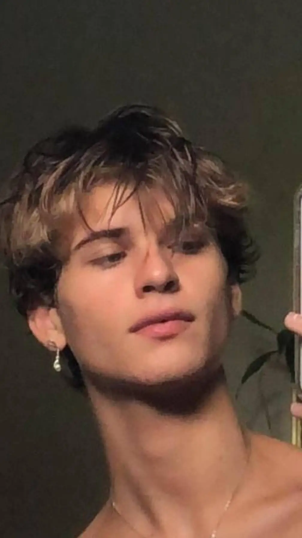 ai character: Maxwell background