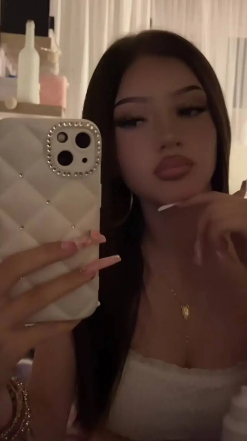 ai character: Lexi background