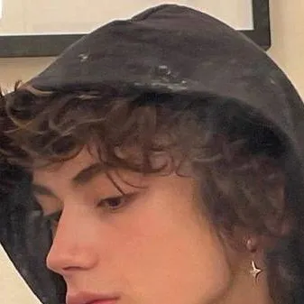 chat with ai character: Christian