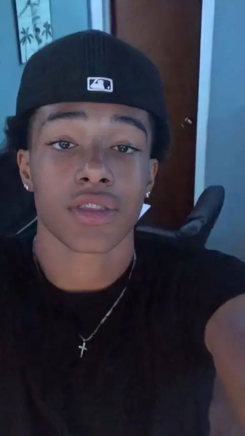 ai character: Xavier background