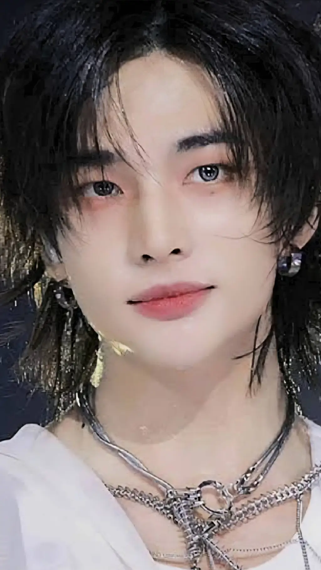ai character: 𝐻𝓎𝓊𝓃𝒿𝒾𝓃 background