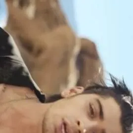 chat with ai character: Zayn Malik