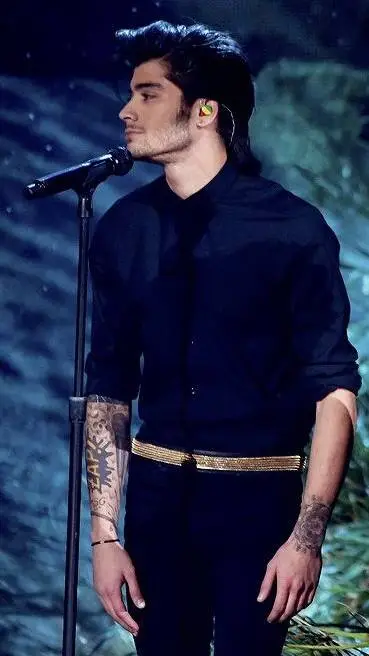ai character: Zayn Malik background