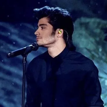 chat with ai character: Zayn Malik