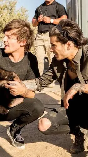 ai character: Zayn and Louis background