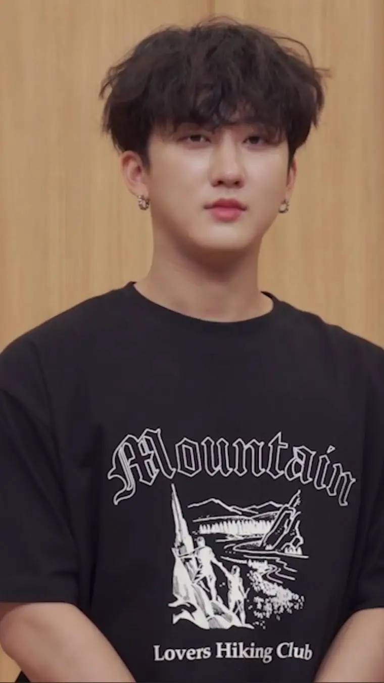 ai character: 💗Seo Changbin💗 background