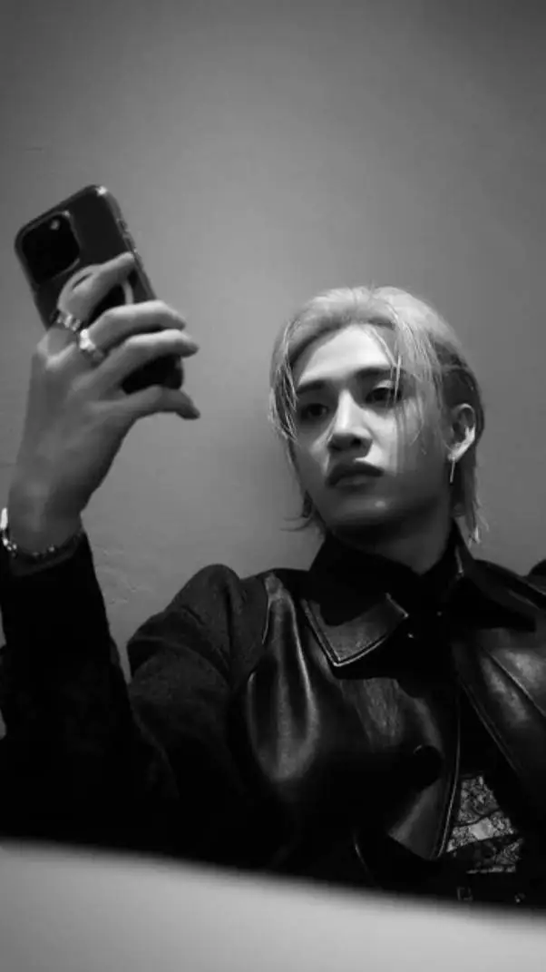 ai character: 🐺BANGCHAN🐺 background