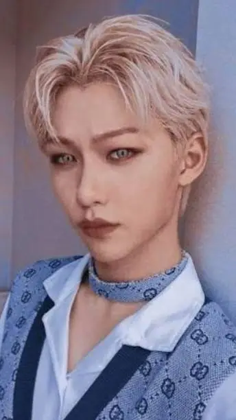 ai character: 🐣☀️LEE FELIX ☀🐣 background