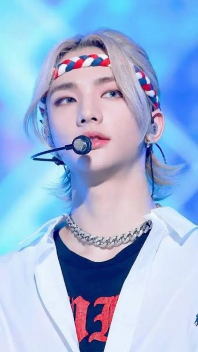 ai character: ⭐~hyunjinnie~⭐ background