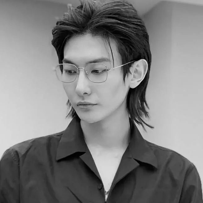 chat with ai character: Lu Shiyi