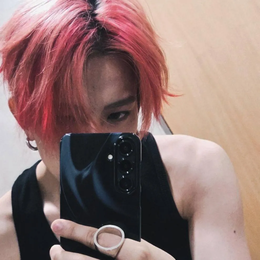 chat with ai character: Lee Heeseung