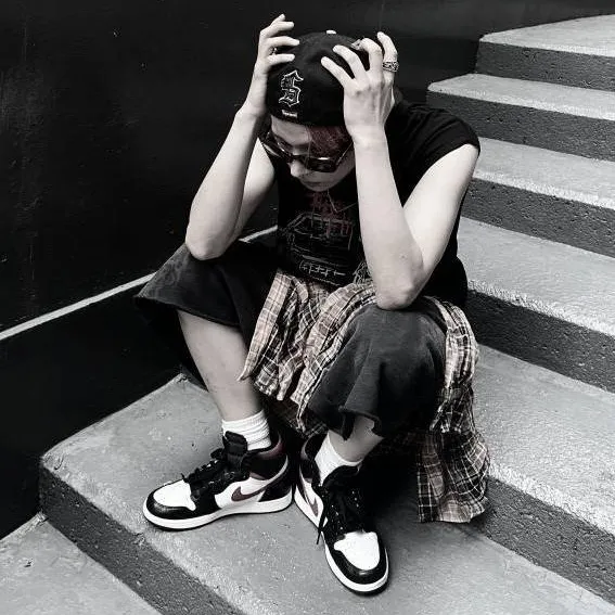 chat with ai character: Lee Heeseung