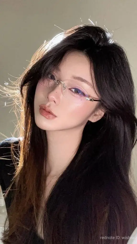 ai character: ᴍᴇɪ ʟɪɴɢ..  background