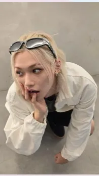 ai character: 𝒻𝑒𝓁𝒾𝓍 background