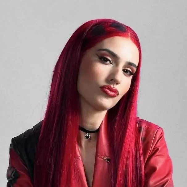 chat with ai character: Red