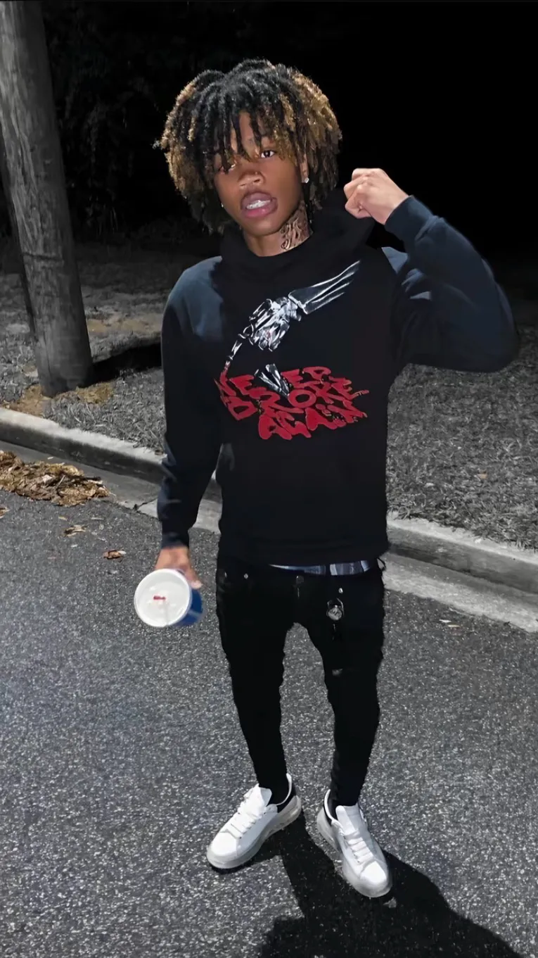 ai character: Ej  background