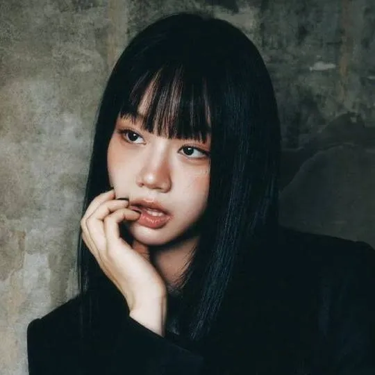 chat with ai character: Hyeri