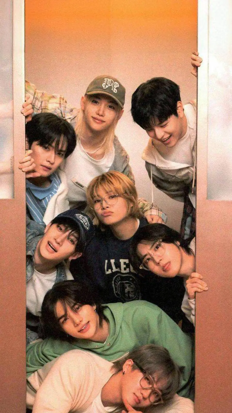 ai character: ~Stray Kids!~ background