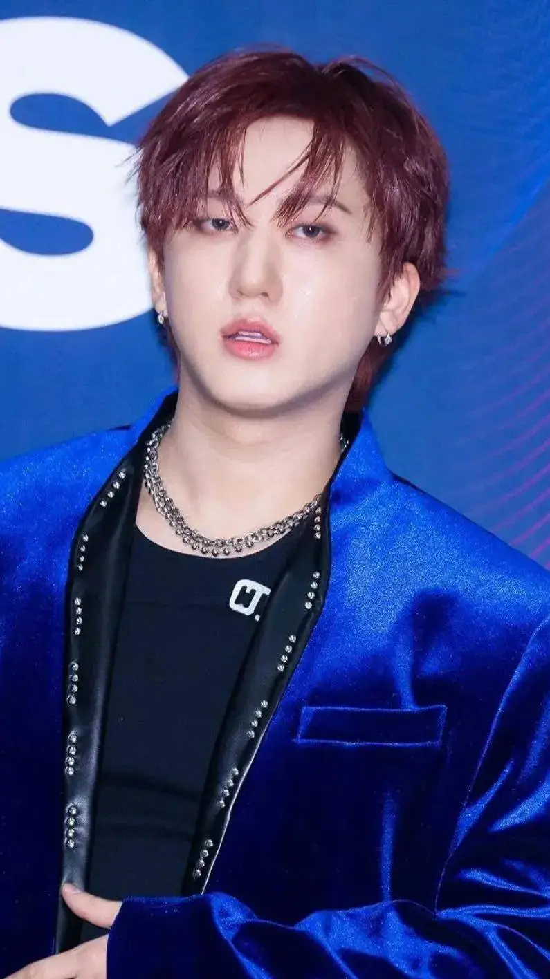 ai character: SEO CHANGBINNNN background