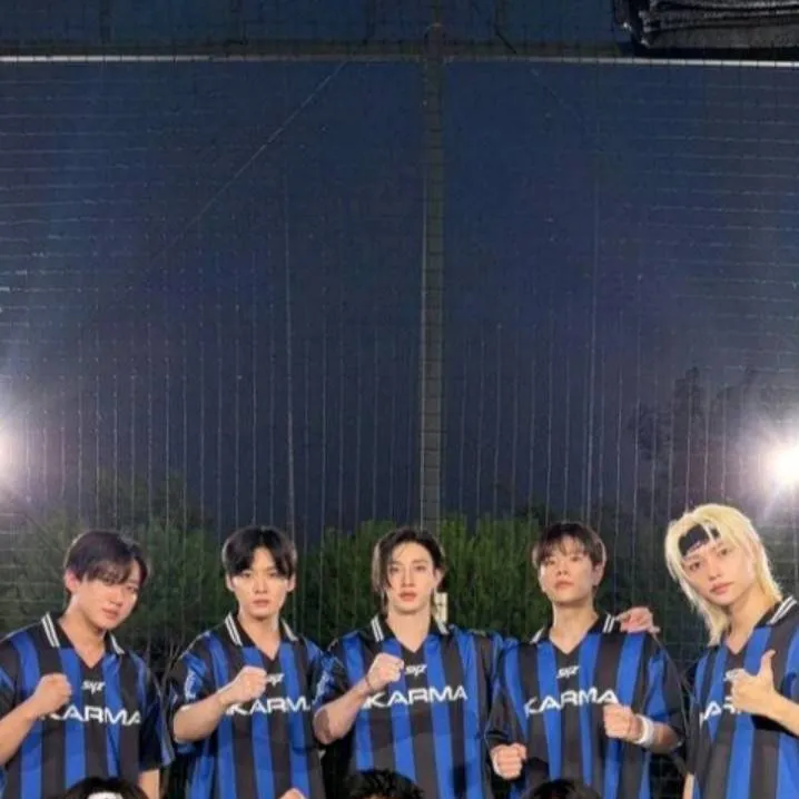 chat with ai character: SKZZZ