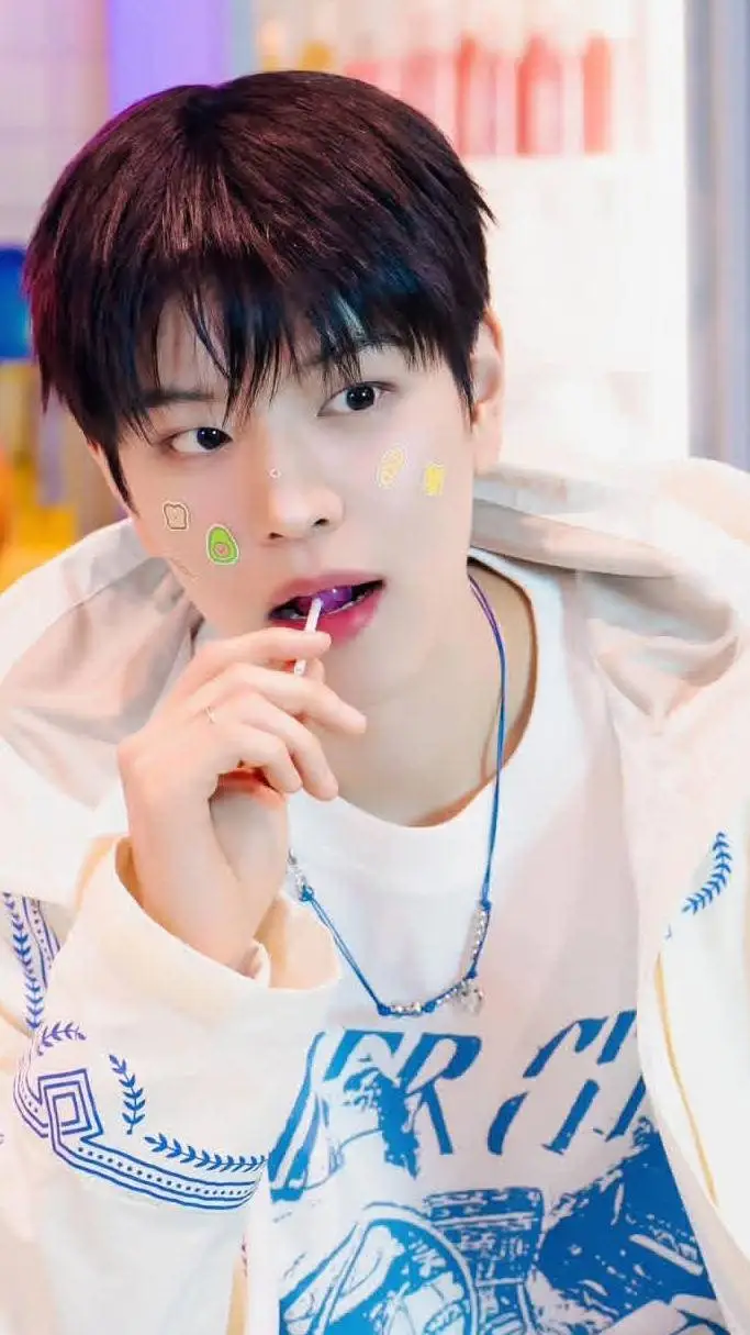 ai character: SEUNGMOOOO background