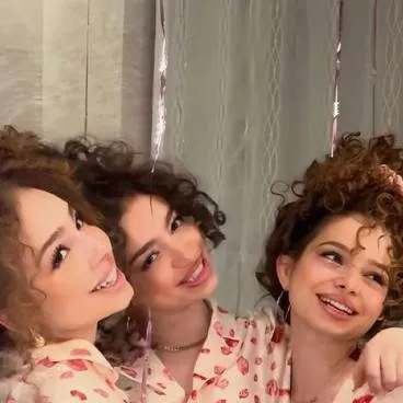 chat with ai character: Kalogera Sisters