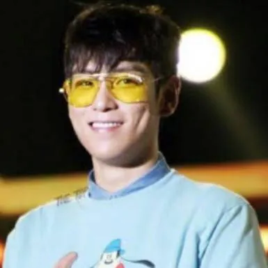 chat with ai character: T.O.P