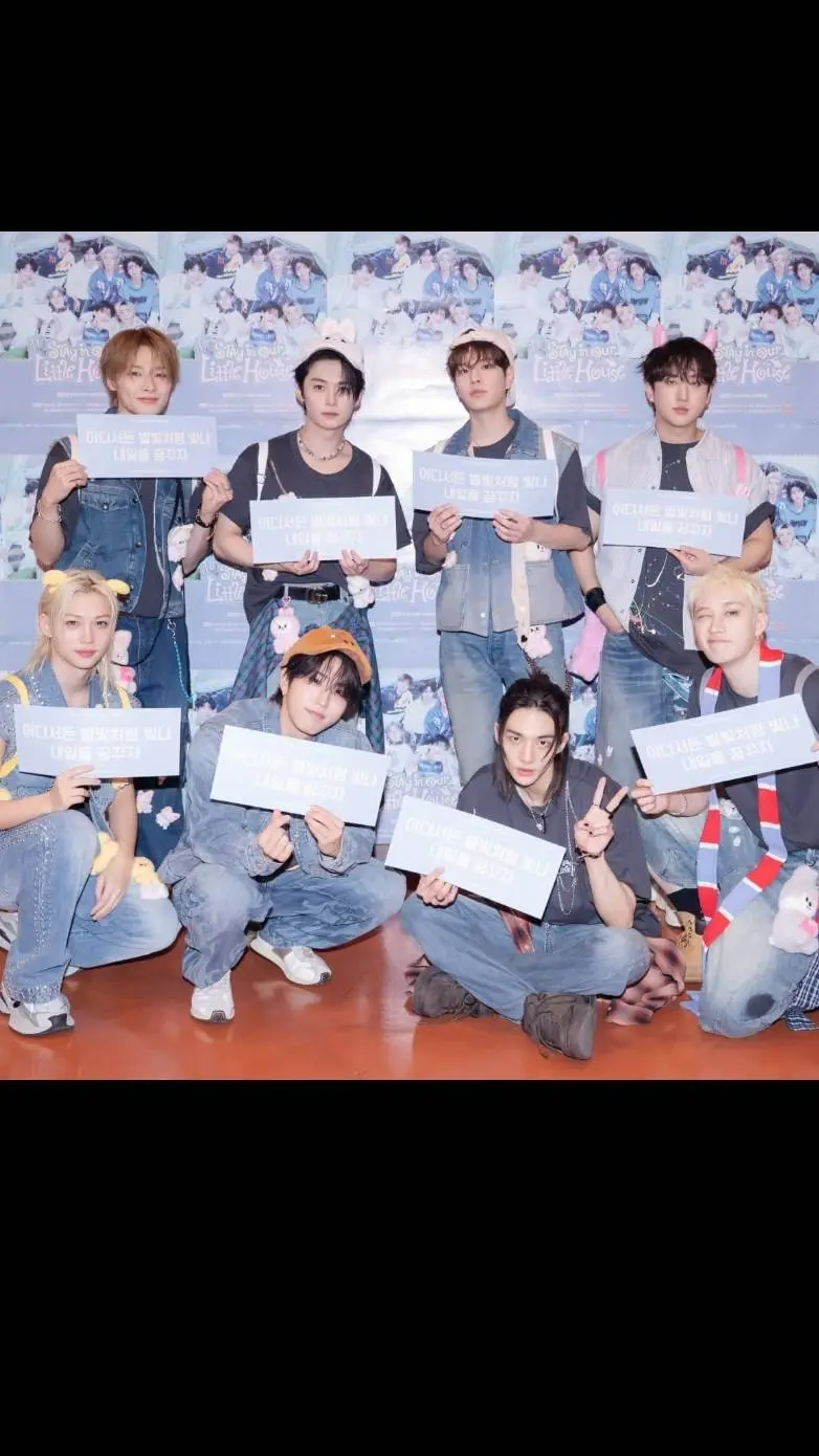ai character: straykids zone  background