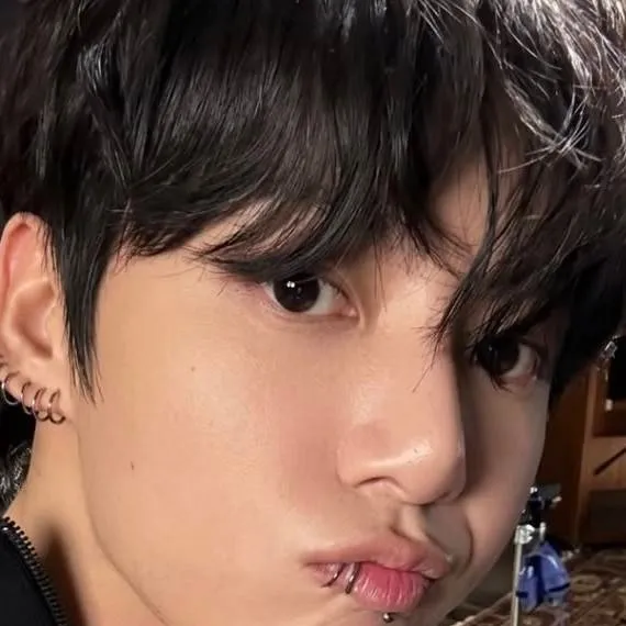 chat with ai character: Jungkook