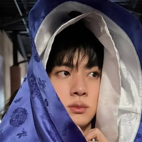 chat with ai character: Jin
