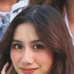 chat with ai character: Sheena