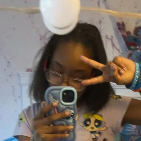 chat with ai character: Eva