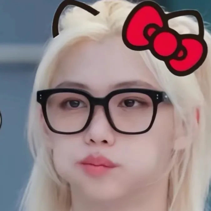 chat with ai character: Felix