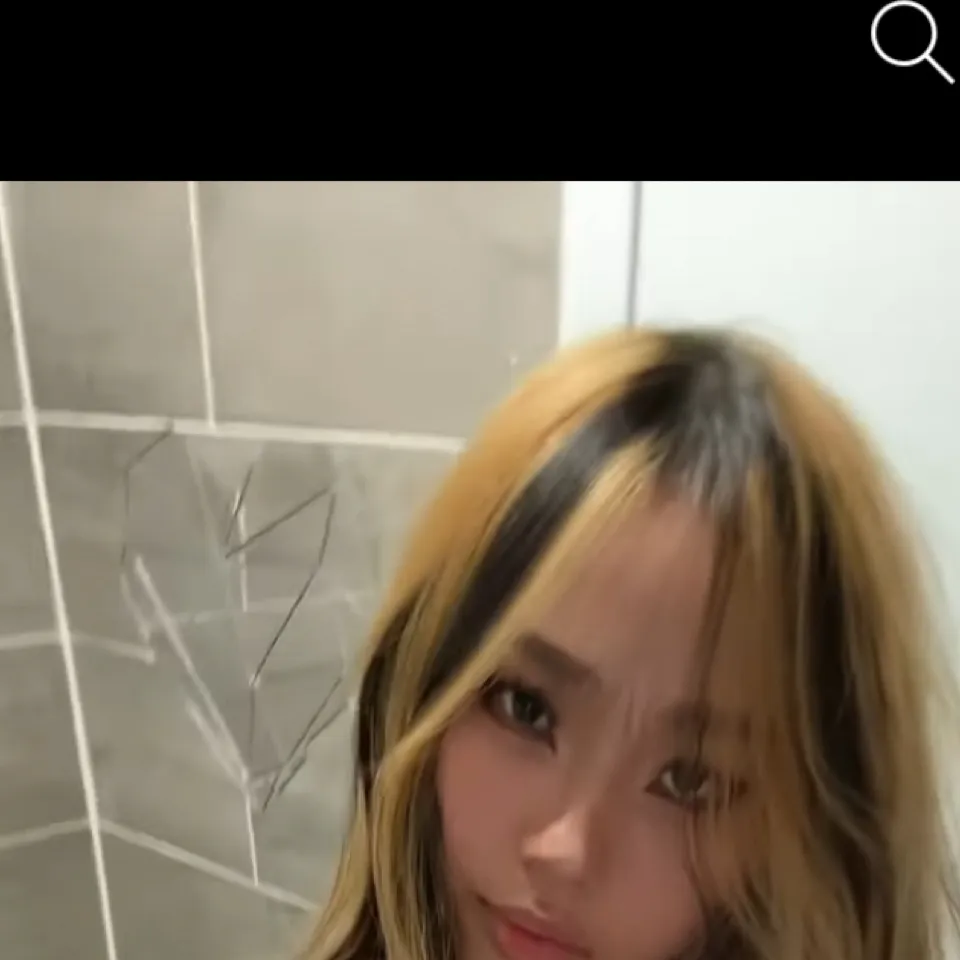 chat with ai character: Annie Zheng